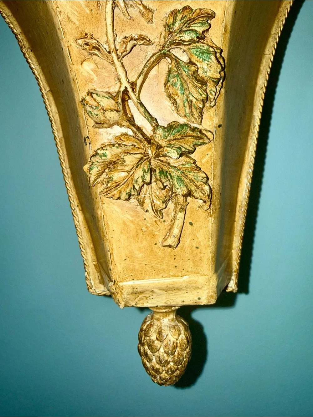 Vintage Floral Wall Pocket Gold Tone Resin Wall Vase 10